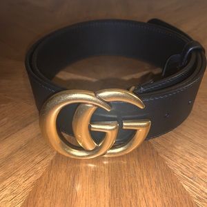 Black Gucci belt